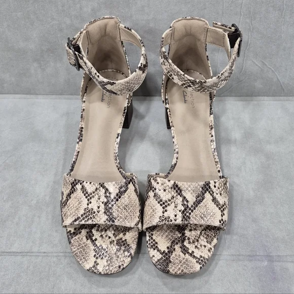 Clarks sandals women's 10 cream black snake embossed padded ankle strap low heel - Picture 3 of 14